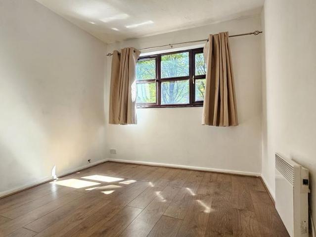 Apartment for rent in Worcester Park Estate, Dartford