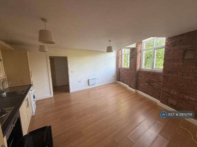 Flat for rent in Bradley, West Yorkshire
