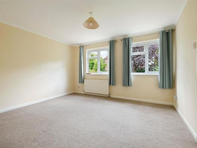 Apartment for rent in Tower Hill, Pachesham Park