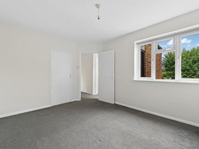 Apartment for rent in Birch Green, Lower Halliford