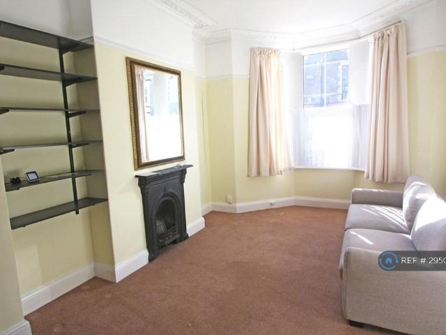 Flat for rent in Plasnewydd, Falcon Lodge