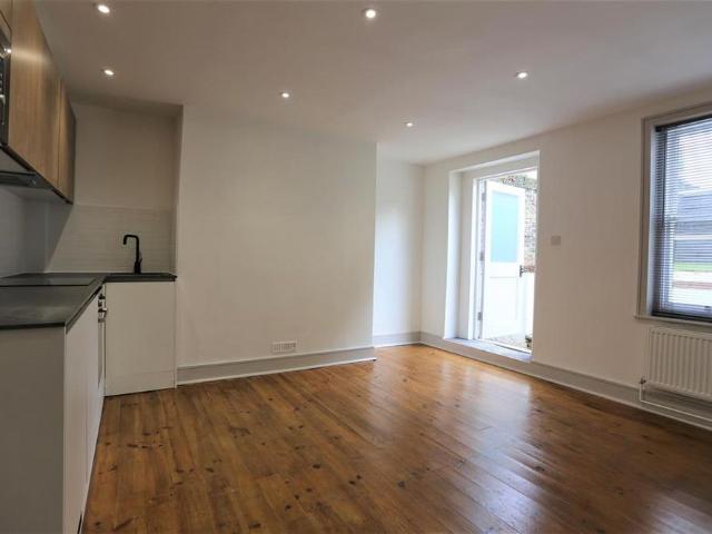 Apartment for rent in Aldrington