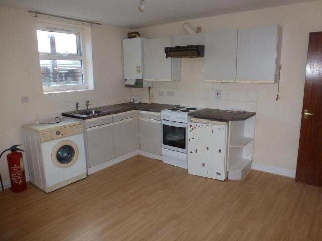 Apartment for rent in Penycae, Wales