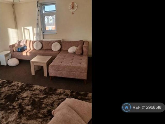 Flat for rent in Elmfield, Leicestershire