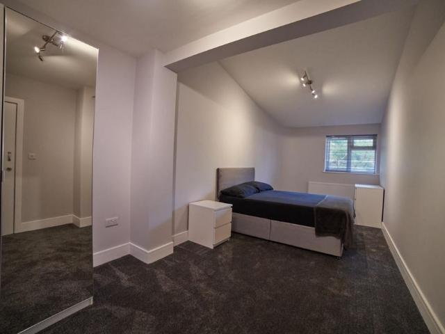 Room for rent in South Stanmore, Greater London