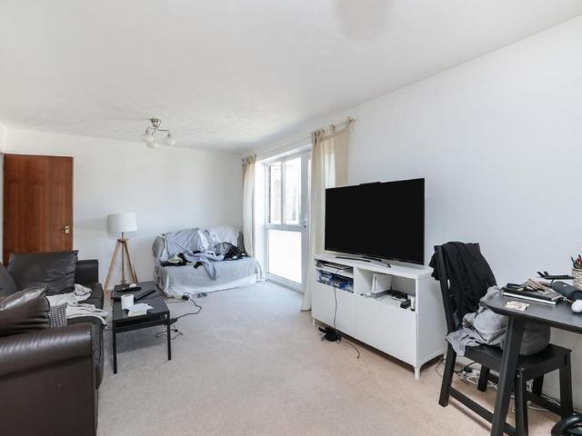 Apartment for rent in Ickenham, Greater London