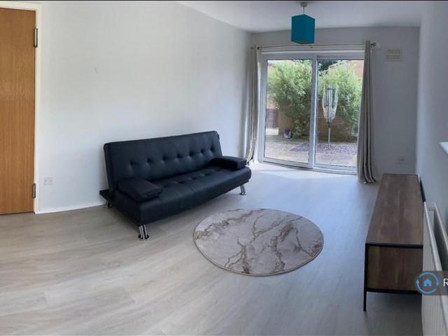 Flat for rent in Sydenham, Green Close