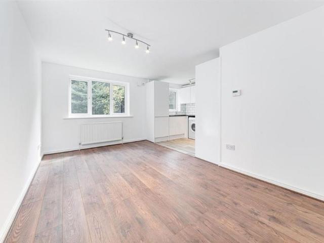Apartment for rent in London Borough of Enfield, Greater London