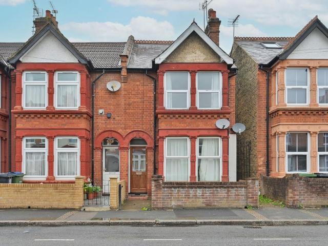 Flat for rent in Holywell Estate, North Watford