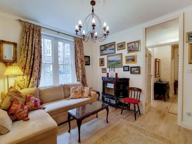 Apartment for rent in Mortlake, Greater London