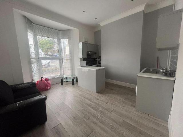Apartment for rent in Mount Pleasant, Swansea