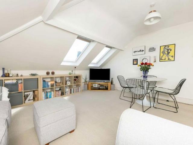 Apartment for rent in Tooting Graveney, Greater London