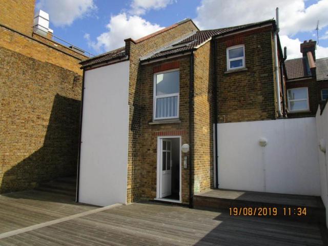 Flat for rent in Southend City Centre Neighbourhood, Alton Barnes