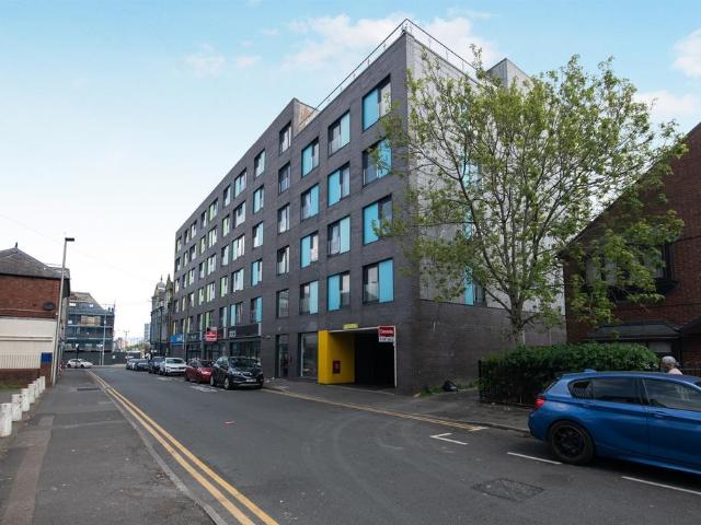 Flat for rent in The Cronehills, West Bromwich