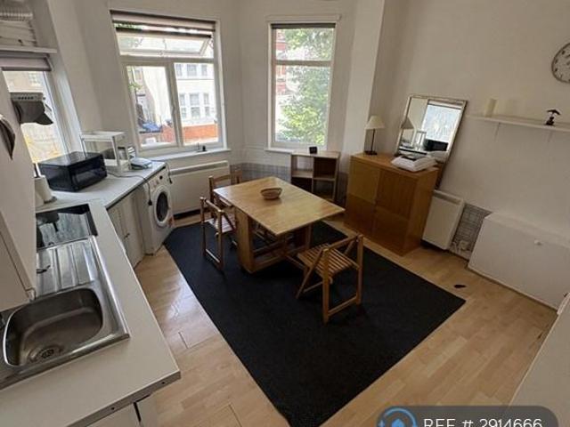 Flat for rent in Cricklewood, Greater London