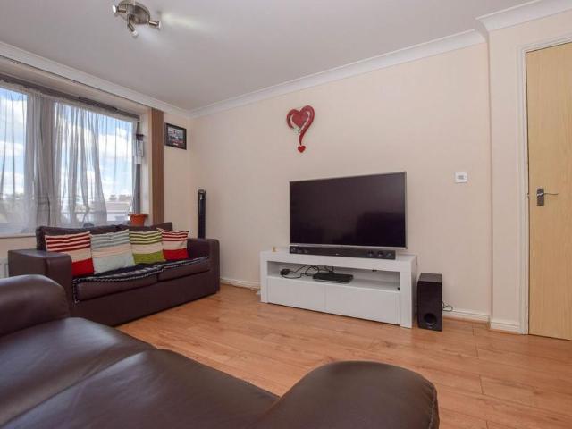 Apartment for rent in Holywell Estate, North Watford