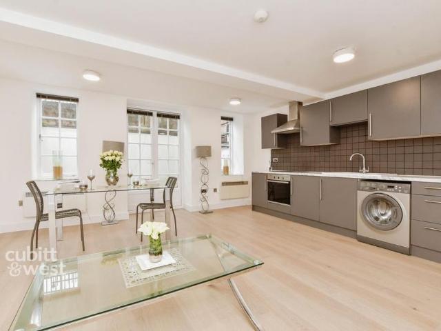 Apartment for rent in London Borough of Croydon, Purley