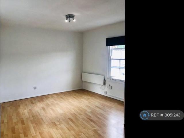 Apartment for rent in Ewens Farm, Golden Valley