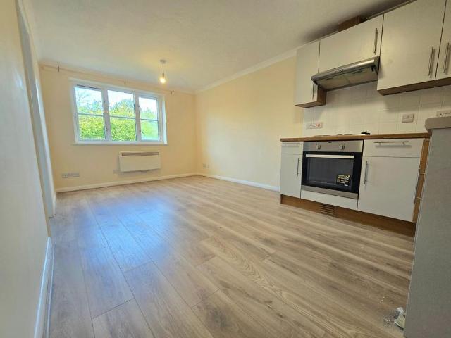 Apartment for rent in The Polygon, City Of Southampton