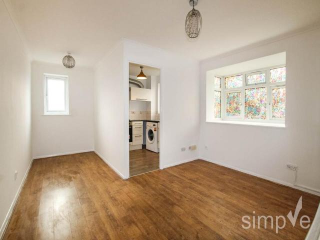 Flat for rent in London Borough of Hounslow, Greater London