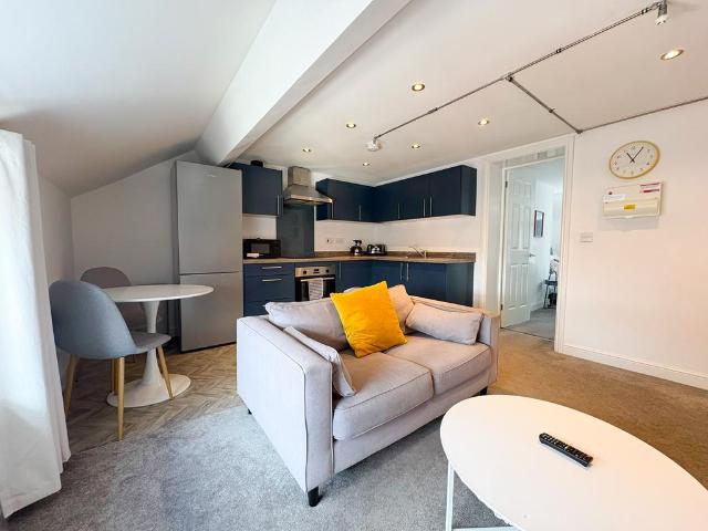 Flat for rent in The Haulgh, Lee Bank
