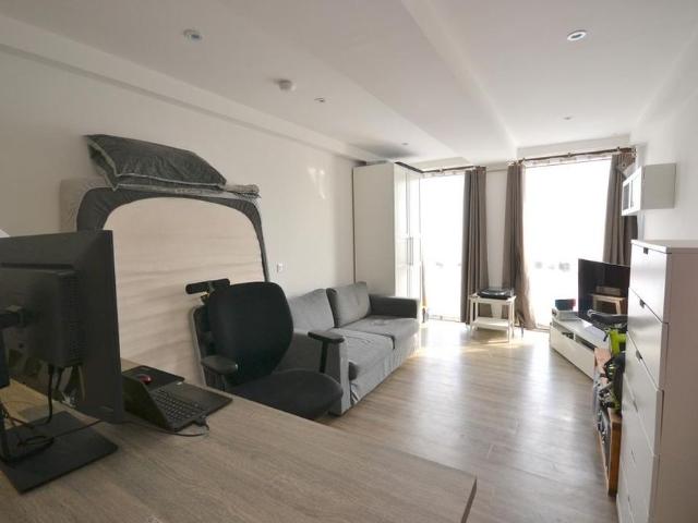 Studio for rent in Semilong, Northampton