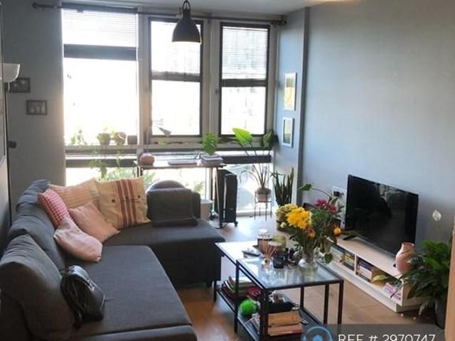 Apartment for rent in Moorend, Pouchen End