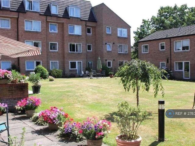 Apartment for rent in Horsell, Woking