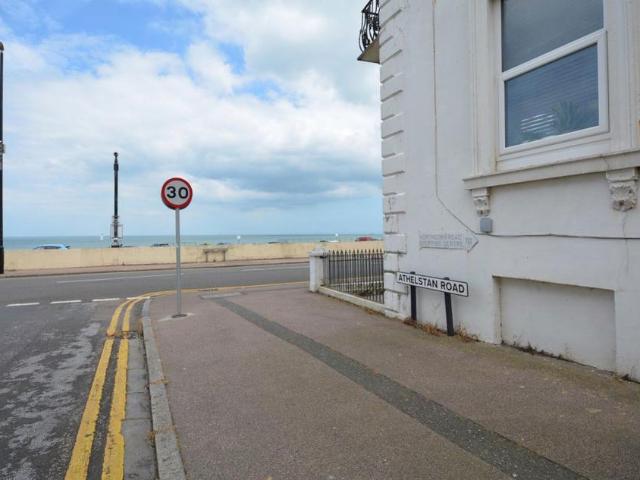 Flat for rent in Cliftonville West, Acol