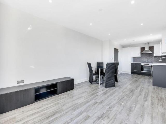 Apartment for rent in Seven Kings, Greater London