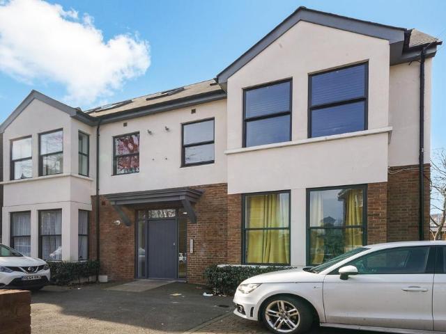 Flat for rent in London Borough of Croydon, Thornton Heath