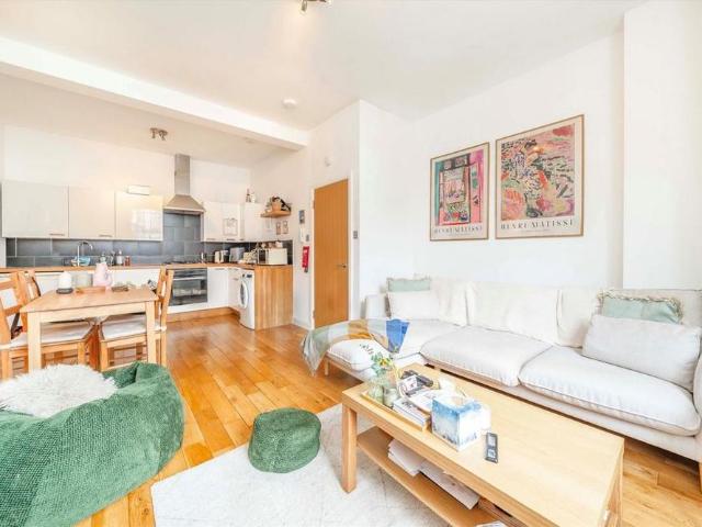 Apartment for rent in London Borough of Hounslow, Strand
