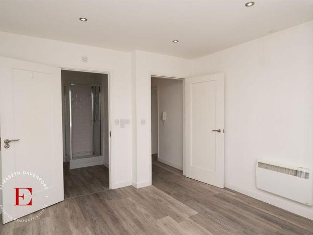 Apartment for rent in Green Close, Warwickshire