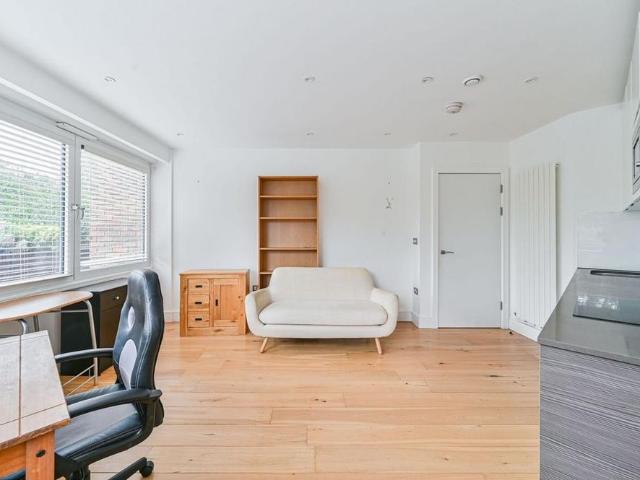 Apartment for rent in London Borough of Lewisham, Ladywell