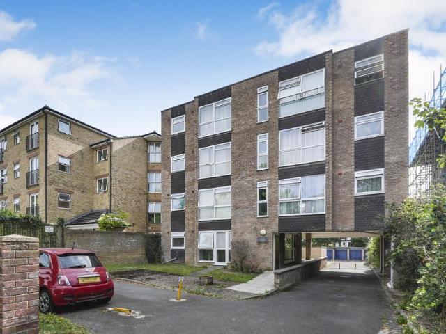 Flat for rent in London Borough of Lewisham, Greater London