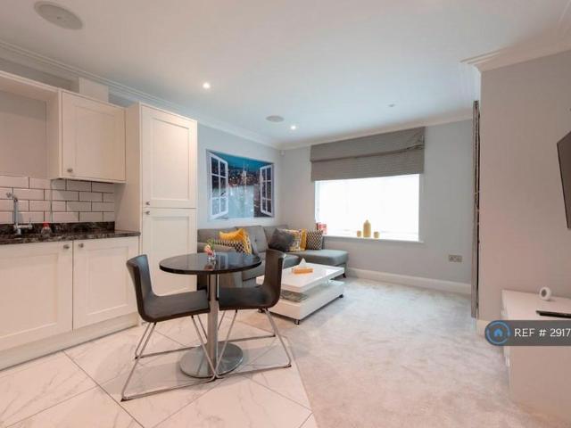Apartment for rent in Navestock Side, Essex