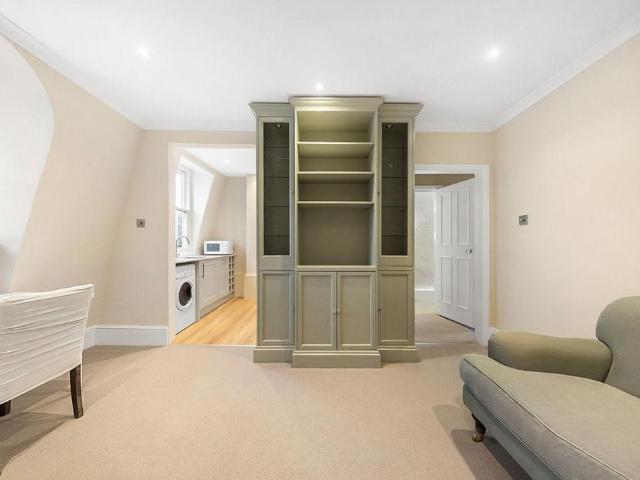 Apartment for rent in The Boltons, Greater London