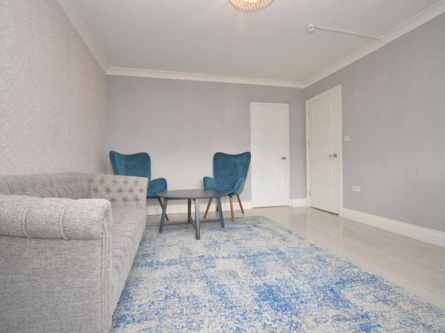 Apartment for rent in Fairlop, Greater London