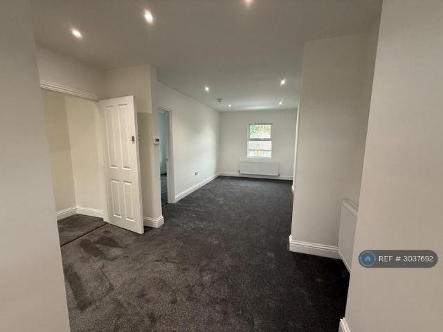 Flat for rent in London Borough of Croydon, Addiscombe