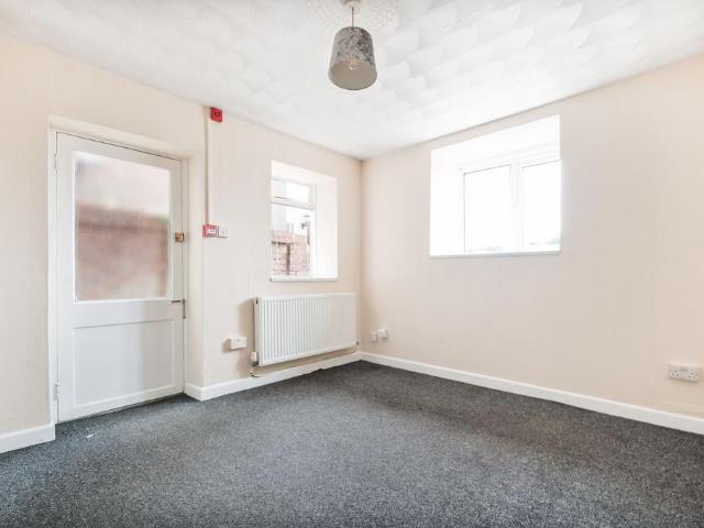Flat for rent in Allt-yr-yn, Wales