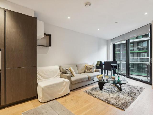 Flat for rent in Nine Elms, Greater London