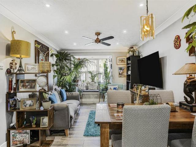Apartment for rent in Beddington, Greater London