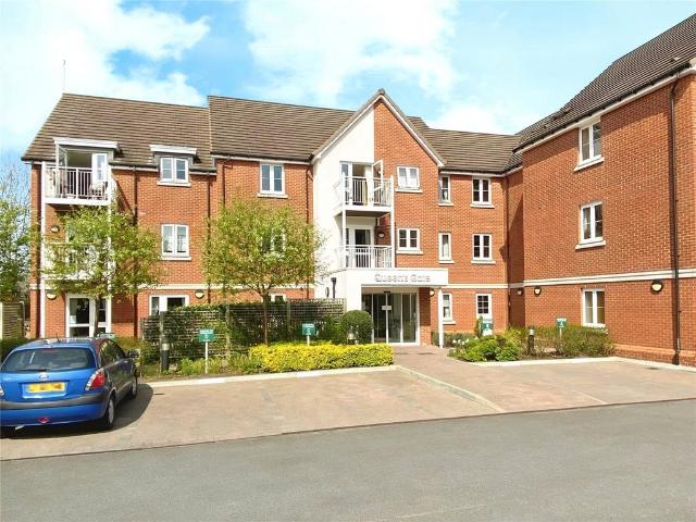 Flat for rent in Emmbrook, Wokingham