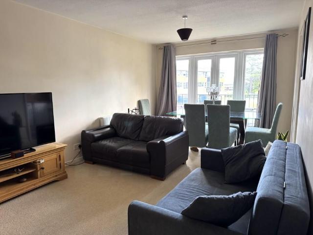Apartment for rent in Horsell, Woking