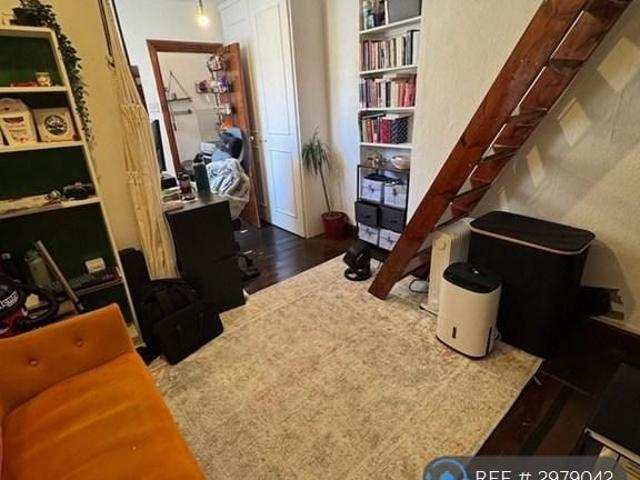 Apartment for rent in Chalk Farm, Greater London