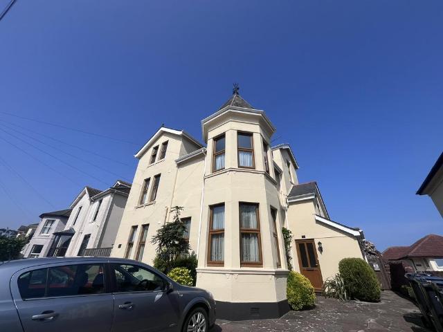 Flat for rent in Oldway, Livermead
