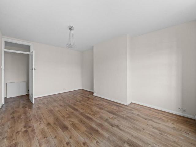 Apartment for rent in Colney Hatch, Isle Of Man