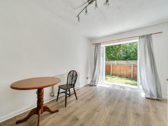 Apartment for rent in Horsell, Woking