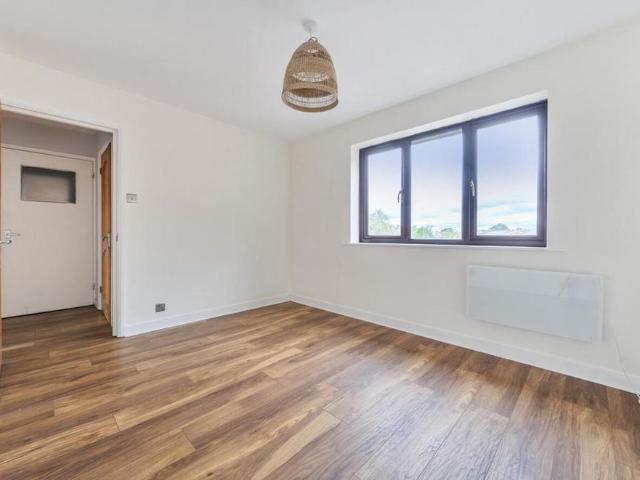 Apartment for rent in Helford, Hampshire