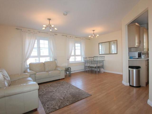 Apartment for rent in Woodloes Park, Green Close